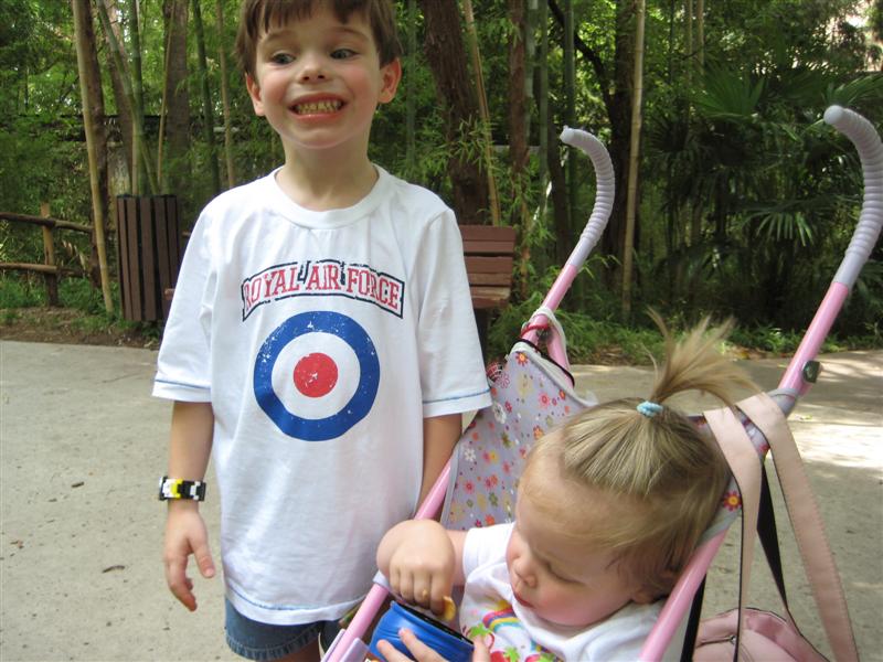 D-ZooWMummy (22).JPG - Alex and & I at the zoo w/ Mummy (Yes, that's me trying to get a chip out of the can!)